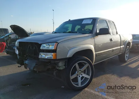 2004 Chevrolet Silverado 1500 Ls z USA, uszkodzony, nr VIN 2GCEC19V541241290